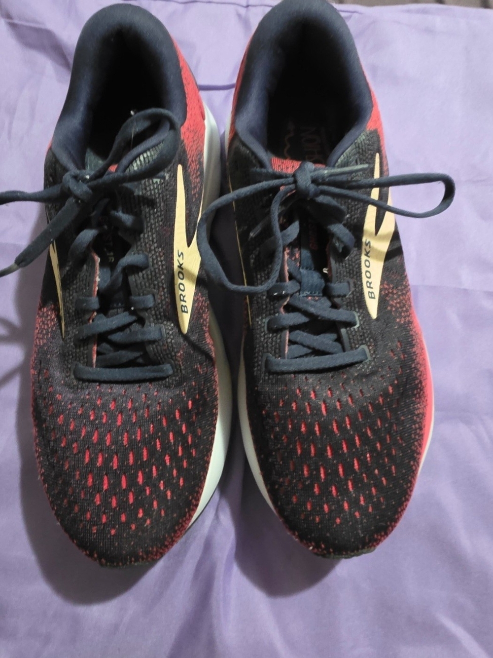 Womens Size 10 Brooks Ghost 16 shoes